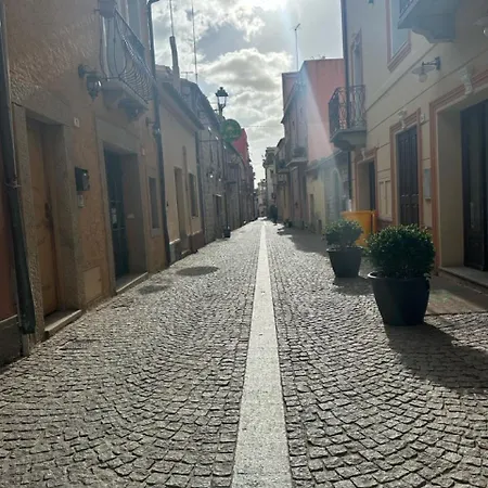 Spacious & Luxurious - Fully Renovated & Equipped 2br - Historical Centre