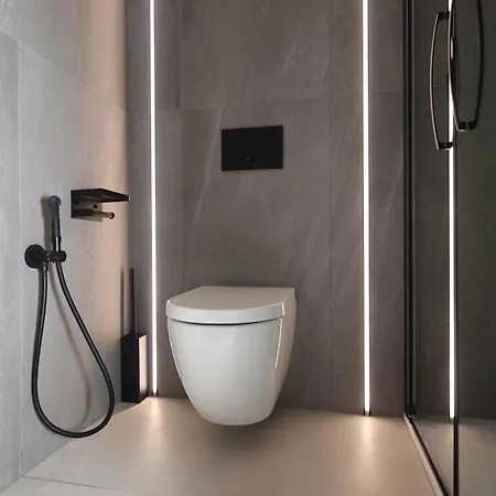 아파트 New - Spacious & Luxurious - Fully Renovated & Equipped 2br - Historical Centre