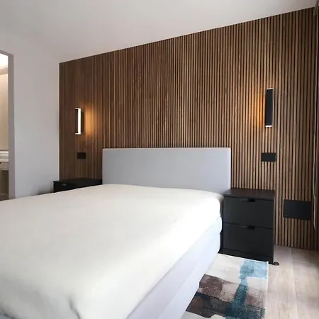 아파트 New - Spacious & Luxurious - Fully Renovated & Equipped 2br - Historical Centre 올비아