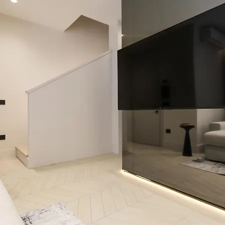 Azulis Tigellio 2 - Spacious & Renovated 2br, Old Town *