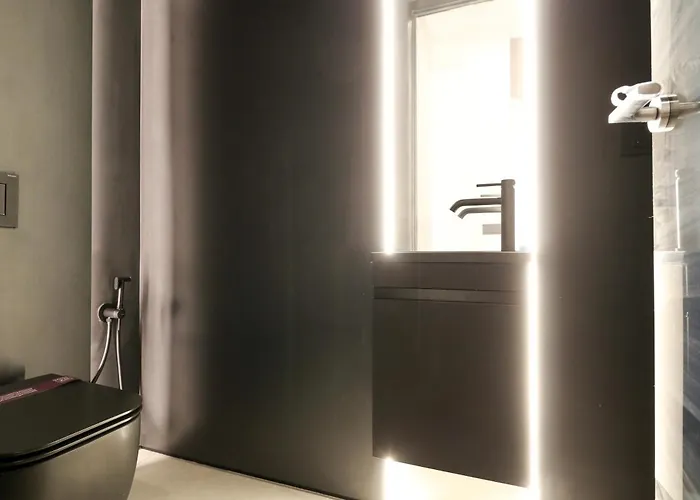 Spacious & Luxurious - Fully Renovated & Equipped 2br - Historical Centre 아파트